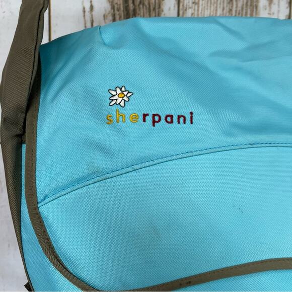 Sherpani Laptop Messenger Bag. In excellent used condition! - Picture 2 of 11